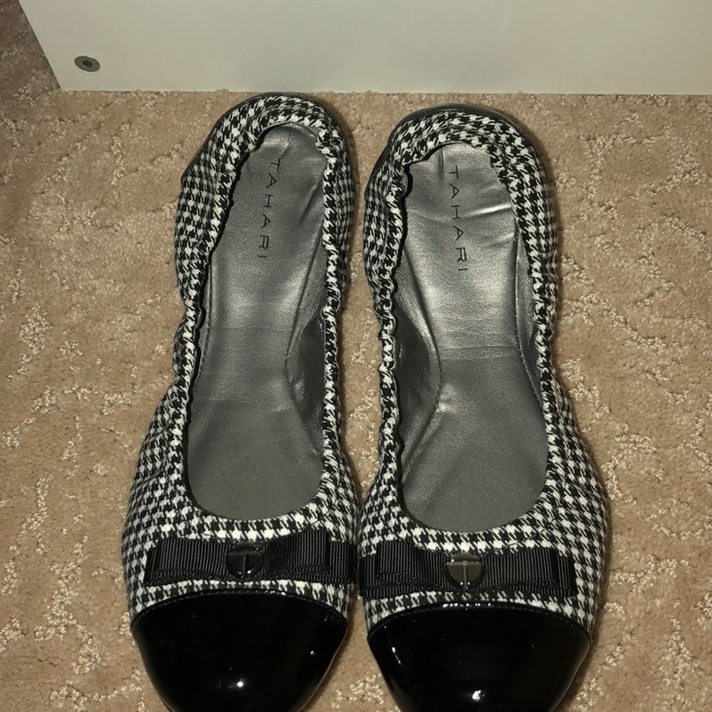 Tahari black and white Gibson ballet flats size 9